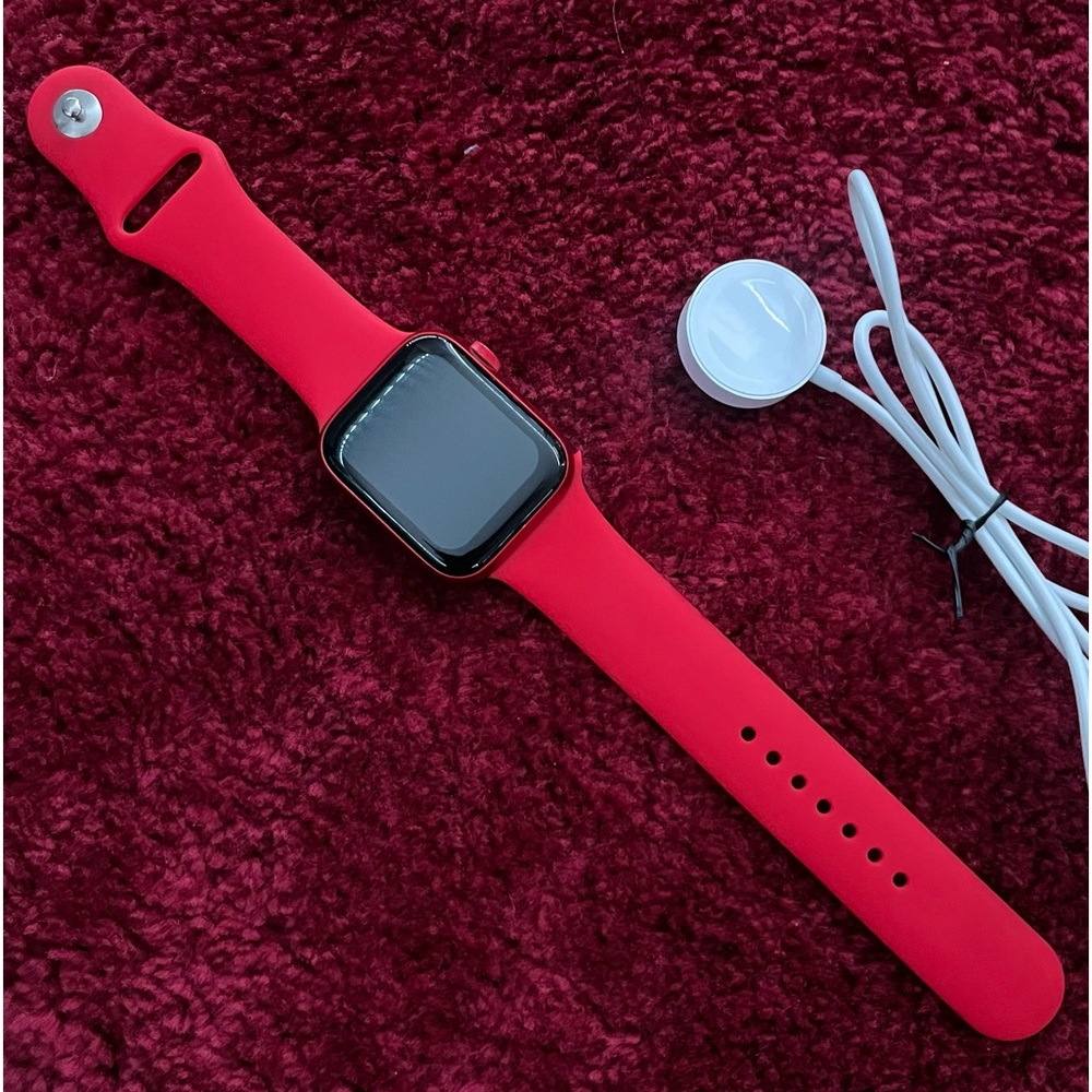 Red Apple watch series 7